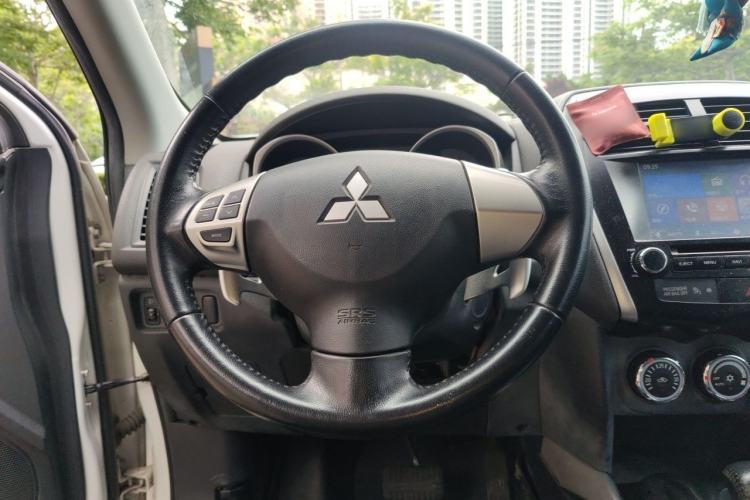 Used Mitsubishi ASX 2013 2.0L CVT Two-Wheel Drive Luxury Edition Steering Wheel
