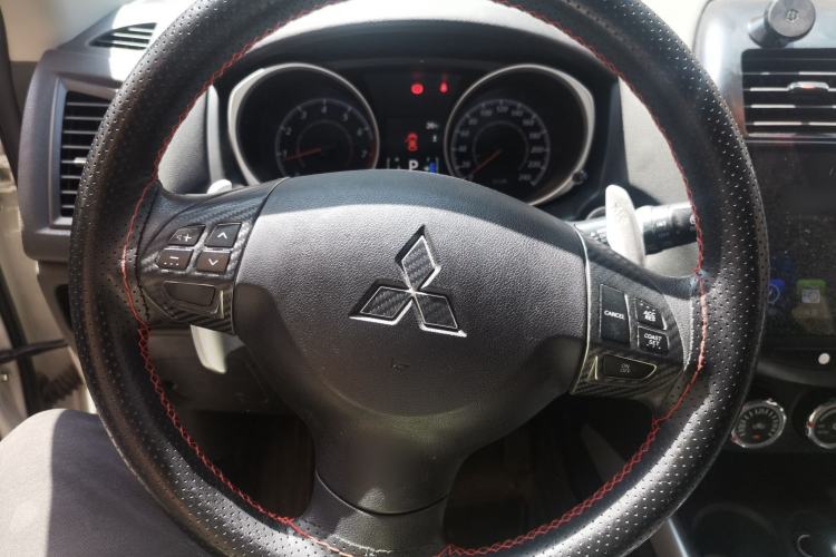 Used Mitsubishi ASX 2013 2.0L CVT Four-Wheel Drive Premium Edition Steering Wheel