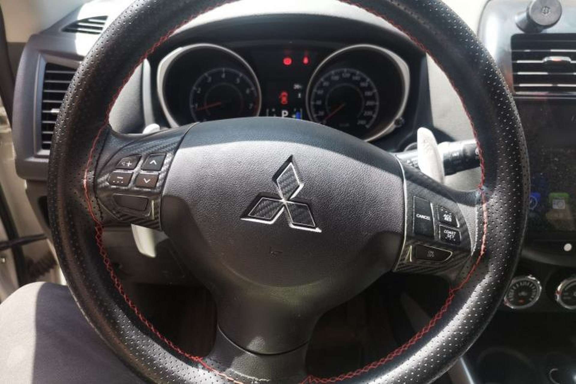 Used Mitsubishi ASX 2013 2.0L CVT Four-Wheel Drive Premium Edition Steering Wheel