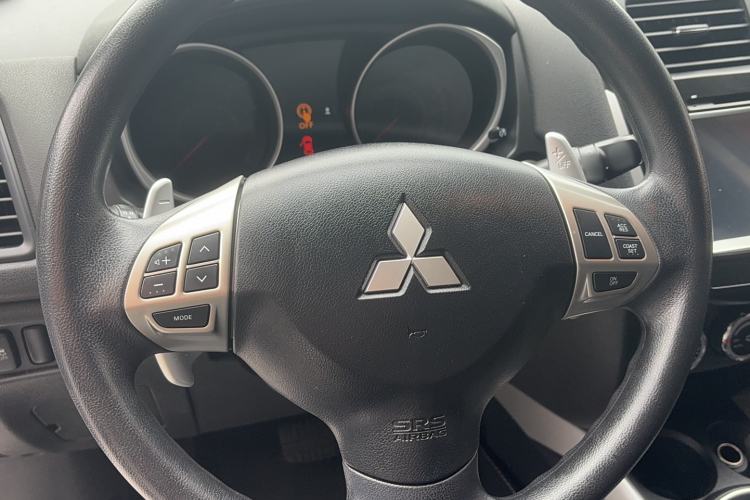 Used Mitsubishi ASX 2013 2.0L CVT Four-Wheel Drive Premium Edition Steering Wheel