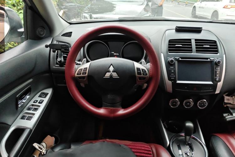 Used Mitsubishi ASX 2013 2.0L CVT Four-Wheel Drive Premium Edition Steering Wheel