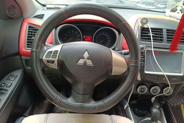 Used Mitsubishi ASX 2013 2.0L CVT Two-Wheel Drive Elite Edition Steering Wheel
