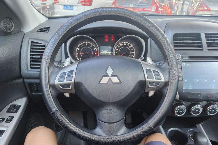 Used Mitsubishi ASX 2013 2.0L CVT Four-Wheel Drive Premium Edition Steering Wheel