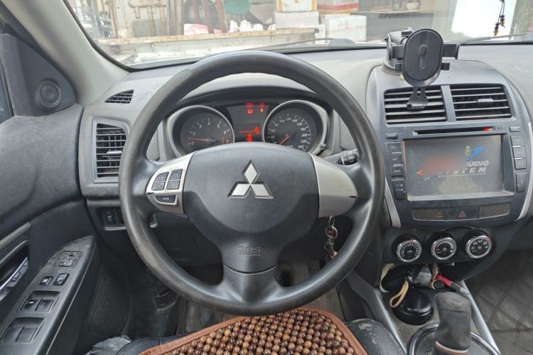 Used Mitsubishi ASX 2013 2.0L CVT Two-Wheel Drive Elite Edition Steering Wheel