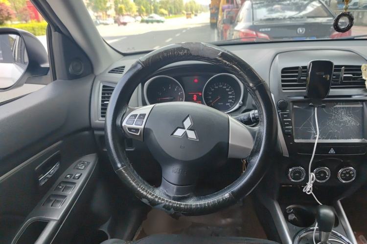Used Mitsubishi ASX 2013 2.0L CVT Two-Wheel Drive Elite Edition Steering Wheel