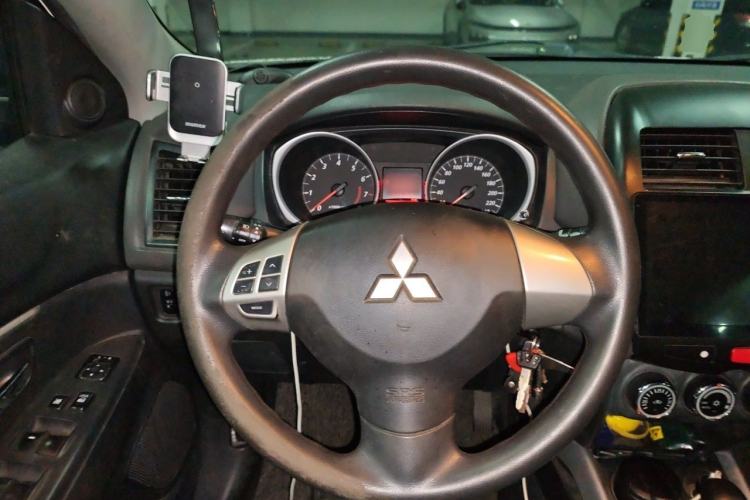 Used Mitsubishi ASX 2013 2.0L CVT Two-Wheel Drive Elite Edition Steering Wheel