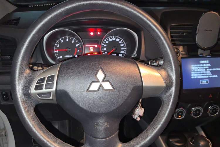 Used Mitsubishi ASX 2013 2.0L CVT Two-Wheel Drive Elite Edition Steering Wheel