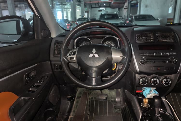 Used Mitsubishi ASX 2013 2.0L CVT Two-Wheel Drive Elite Edition Steering Wheel