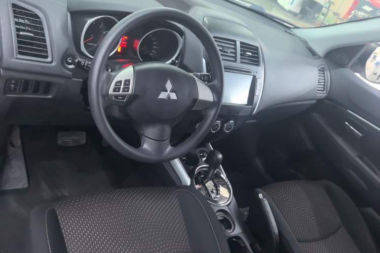 Used Mitsubishi ASX 2013 2.0L CVT Two-Wheel Drive Elite Edition Steering Wheel