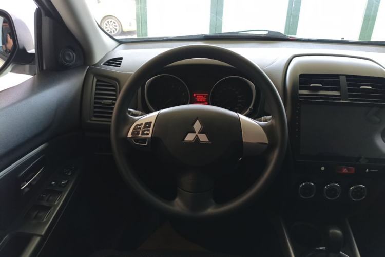 Used Mitsubishi ASX 2013 2.0L CVT Two-Wheel Drive Elite Edition Steering Wheel