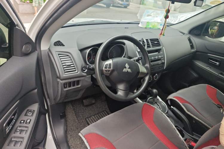Used Mitsubishi ASX 2013 2.0L CVT Two-Wheel Drive Elite Edition Steering Wheel