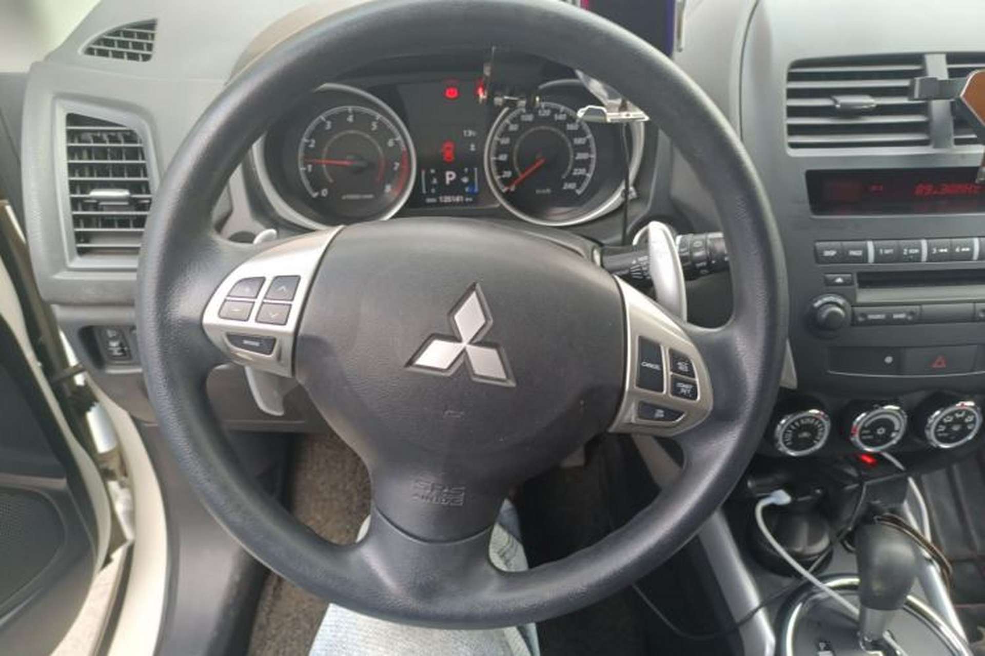 Used Mitsubishi ASX 2013 2.0L CVT Four-Wheel Drive Premium Edition Steering Wheel