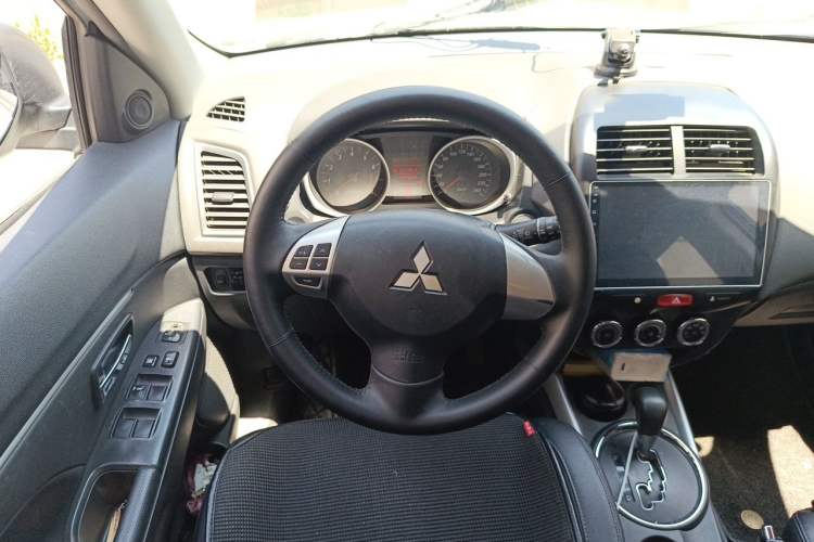 Used Mitsubishi ASX 2013 2.0L CVT Two-Wheel Drive Elite Edition Steering Wheel