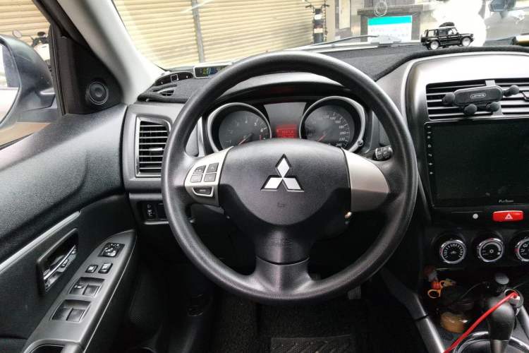 Used Mitsubishi ASX 2013 2.0L CVT Two-Wheel Drive Elite Edition Steering Wheel