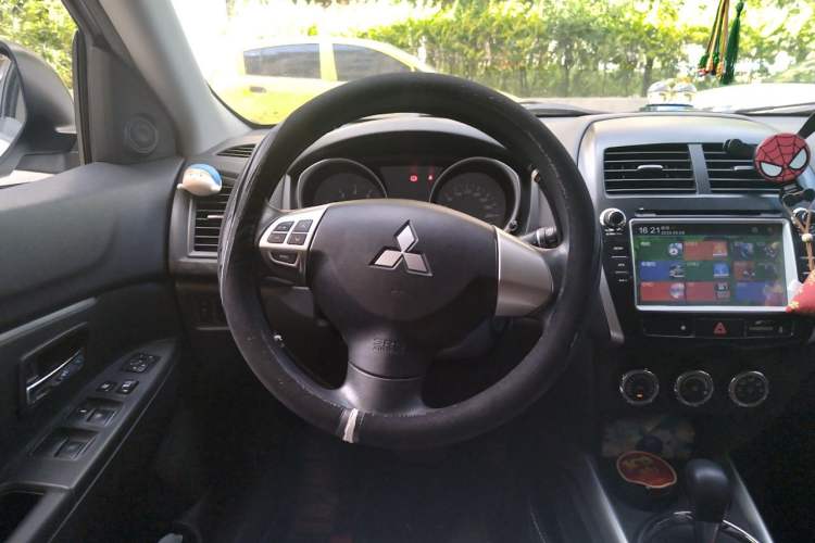 Used Mitsubishi ASX 2013 2.0L CVT Two-Wheel Drive Elite Edition Steering Wheel