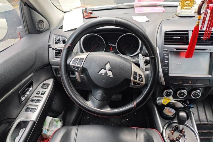 Used Mitsubishi ASX 2013 2.0L CVT Four-Wheel Drive Premium Edition Steering Wheel