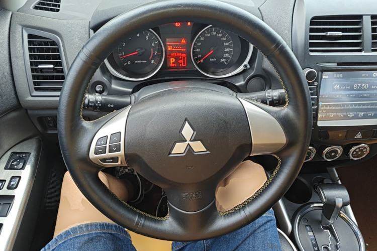 Used Mitsubishi ASX 2013 2.0L CVT Two-Wheel Drive Elite Edition Steering Wheel