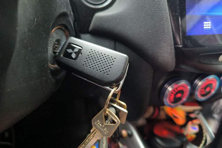 Used Mitsubishi ASX 2013 2.0L CVT Two-Wheel Drive Elite Edition Vehicle Key
