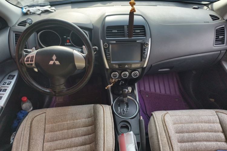 Used Mitsubishi ASX 2013 2.0L CVT Two-Wheel Drive Luxury Edition Center Console