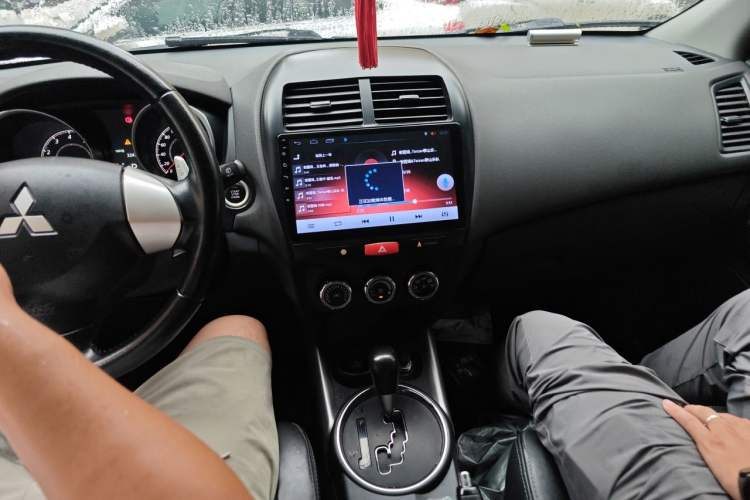 Used Mitsubishi ASX 2014 2.0L CVT Two-Wheel-Drive Overland Edition Audio And AC Panel