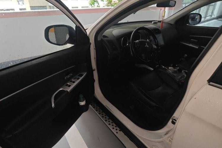Used Mitsubishi ASX 2014 2.0L CVT Two-Wheel-Drive Overland Edition Driver Seat