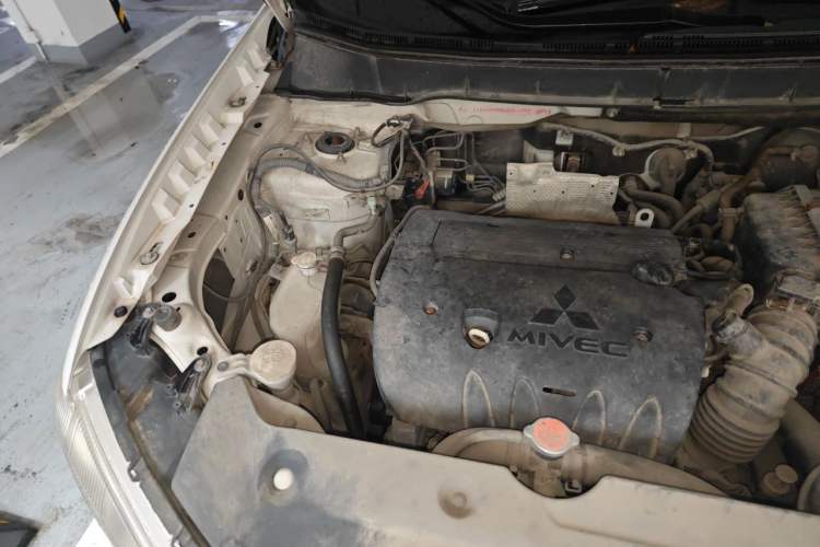 Used Mitsubishi ASX 2014 2.0L CVT Two-Wheel-Drive Overland Edition Engine Bay Right