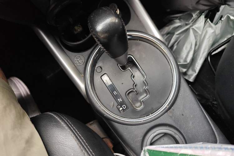 Used Mitsubishi ASX 2014 2.0L CVT Two-Wheel-Drive Overland Edition Gear Lever