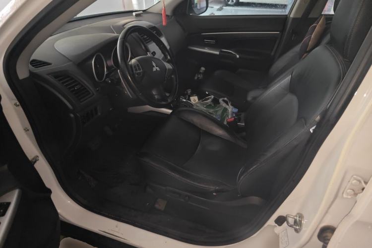 Used Mitsubishi ASX 2014 2.0L CVT Two-Wheel-Drive Overland Edition Left Front Seat