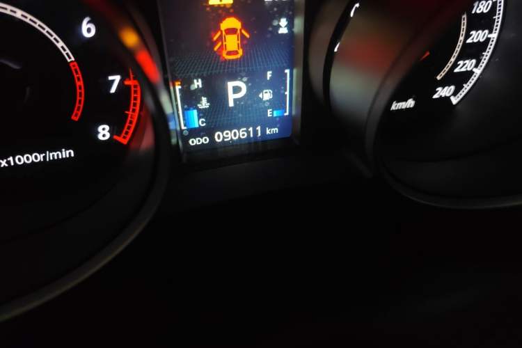 Used Mitsubishi ASX 2014 2.0L CVT Two-Wheel-Drive Overland Edition Odometer Close Up