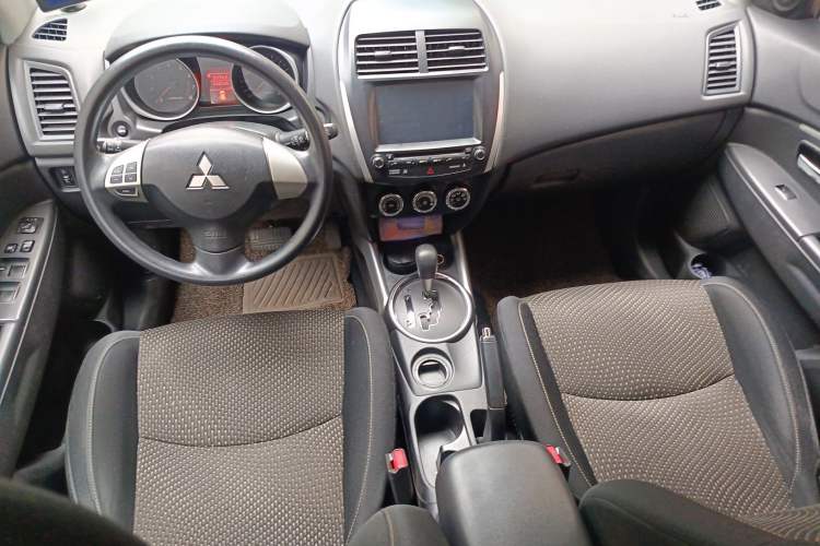 Used Mitsubishi ASX 2015 2.0L CVT Silk Road Commemorative Edition Center Console