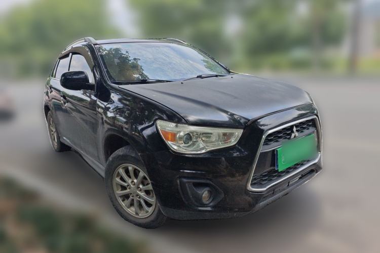 Used Mitsubishi ASX 2015 2.0L CVT Two-Wheel Drive Elite Edition Front Right 45 Deg