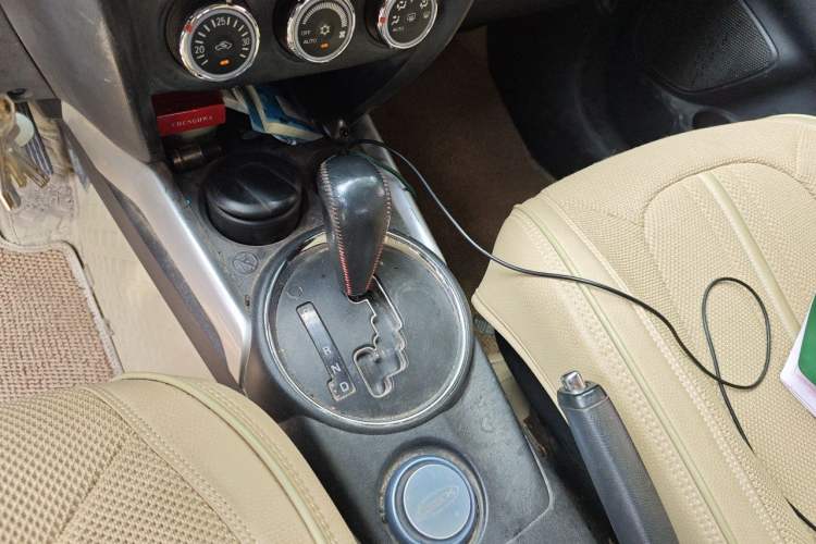 Used Mitsubishi ASX 2015 2.0L CVT Two-Wheel Drive Elite Edition Gear Lever