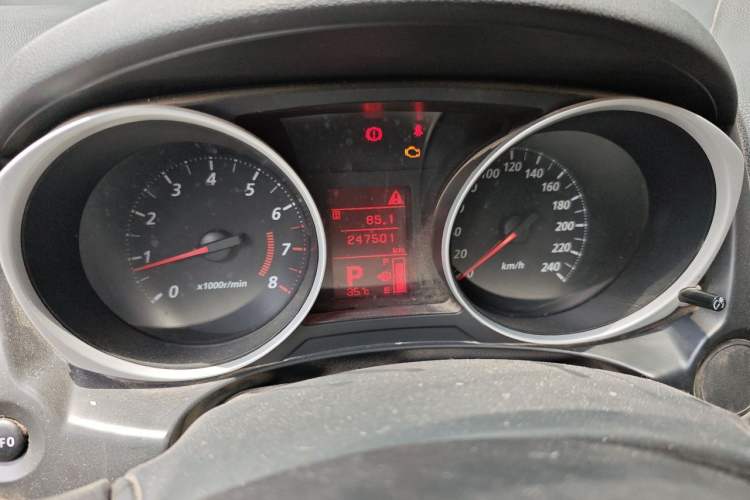 Used Mitsubishi ASX 2015 2.0L CVT Two-Wheel Drive Elite Edition Odometer Close Up