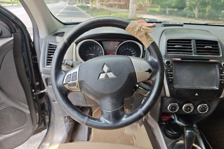 Used Mitsubishi ASX 2015 2.0L CVT Two-Wheel Drive Elite Edition Steering Wheel