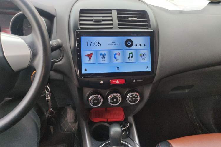 Used Mitsubishi ASX 2015 2.0L CVT Two-Wheel Drive Elite Edition Audio And AC Panel