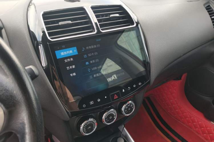 Used Mitsubishi ASX 2015 2.0L CVT Two-Wheel Drive Elite Edition Audio And AC Panel