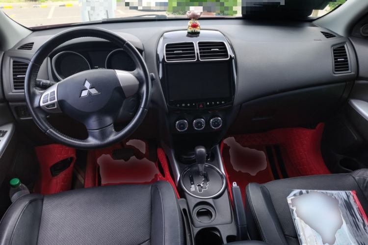 Used Mitsubishi ASX 2015 2.0L CVT Two-Wheel Drive Elite Edition Center Console