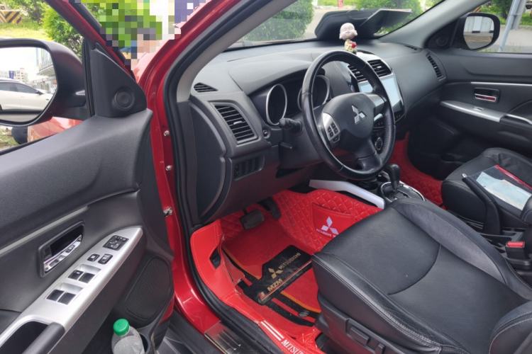 Used Mitsubishi ASX 2015 2.0L CVT Two-Wheel Drive Elite Edition Driver Seat