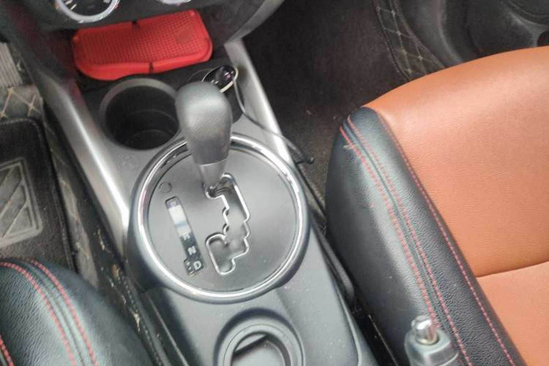 Used Mitsubishi ASX 2015 2.0L CVT Two-Wheel Drive Elite Edition Gear Lever