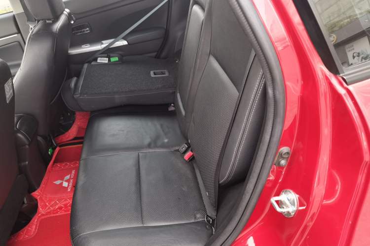Used Mitsubishi ASX 2015 2.0L CVT Two-Wheel Drive Elite Edition Left Rear Seat