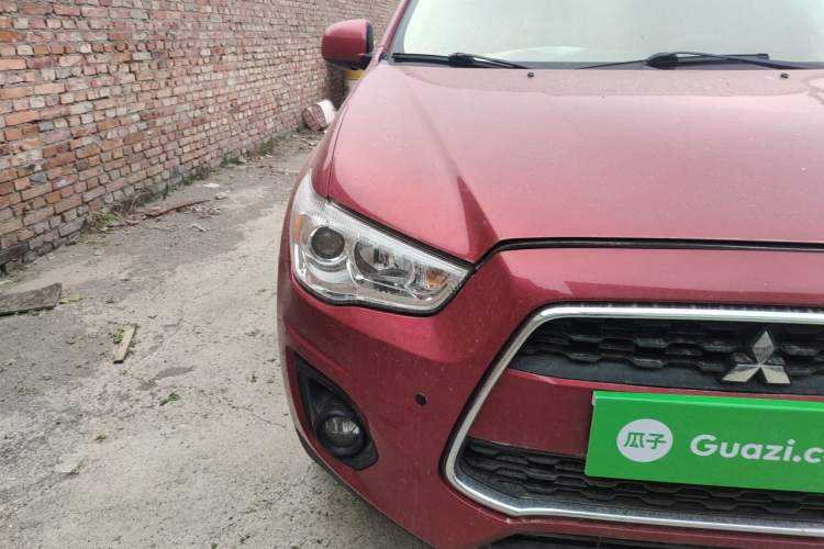 Used Mitsubishi ASX 2015 2.0L CVT Two-Wheel Drive Elite Edition Right Front Headlight