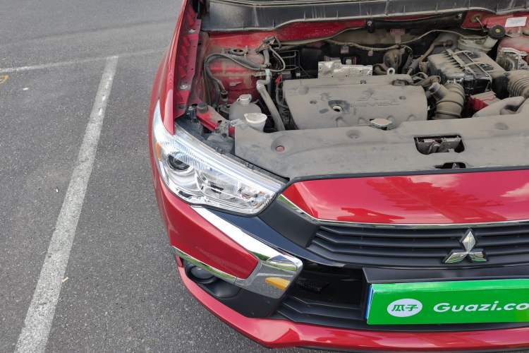 Used Mitsubishi ASX 2015 2.0L CVT Two-Wheel Drive Elite Edition Right Front Headlight
