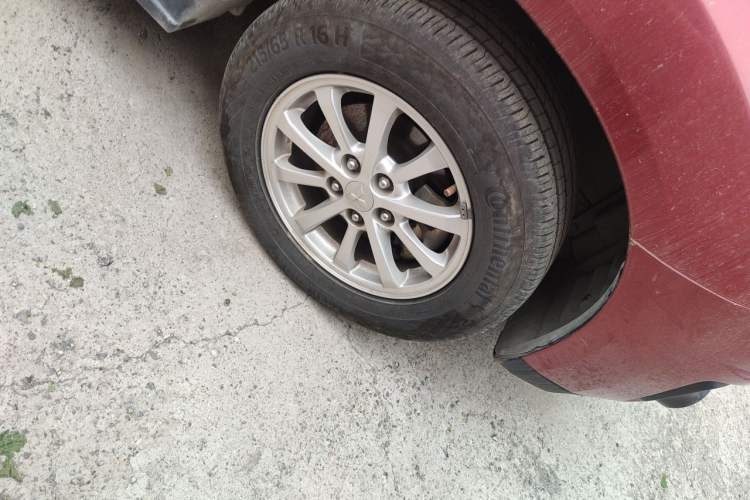 Used Mitsubishi ASX 2015 2.0L CVT Two-Wheel Drive Elite Edition Right Front Wheel Hub