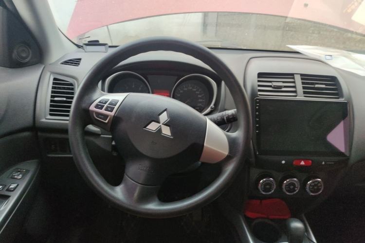 Used Mitsubishi ASX 2015 2.0L CVT Two-Wheel Drive Elite Edition Steering Wheel