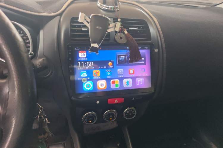 Used Mitsubishi ASX 2015 2.0L CVT Two-Wheel Drive Elite Edition Audio And AC Panel