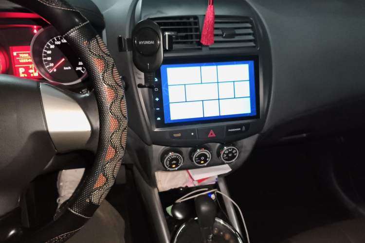 Used Mitsubishi ASX 2015 2.0L CVT Two-Wheel Drive Elite Edition Audio And AC Panel