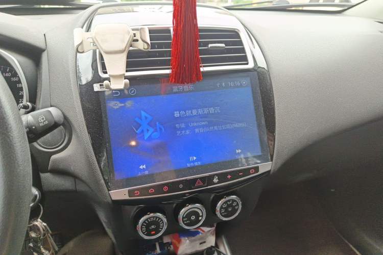 Used Mitsubishi ASX 2015 2.0L CVT Two-Wheel Drive Elite Edition Audio And AC Panel