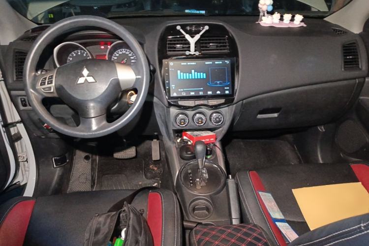 Used Mitsubishi ASX 2015 2.0L CVT Two-Wheel Drive Elite Edition Center Console