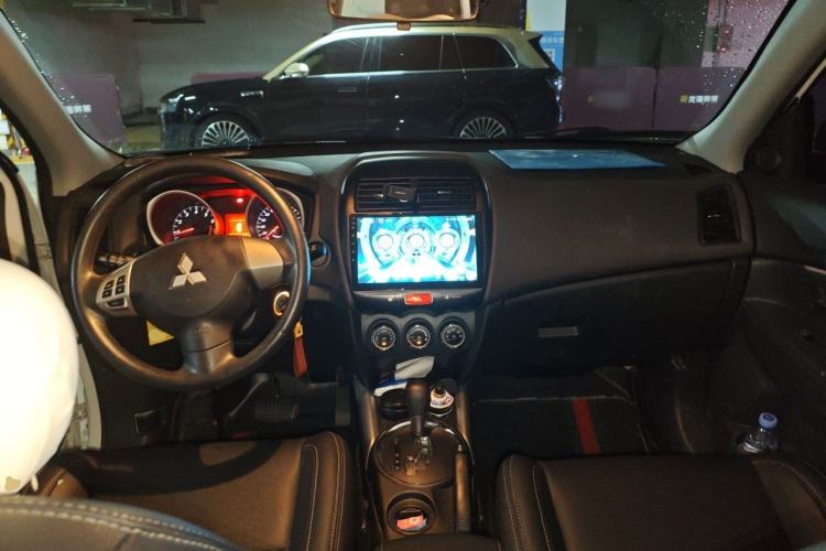 Used Mitsubishi ASX 2015 2.0L CVT Two-Wheel Drive Elite Edition Center Console