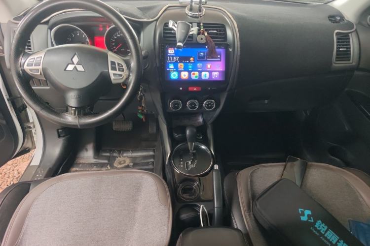 Used Mitsubishi ASX 2015 2.0L CVT Two-Wheel Drive Elite Edition Center Console